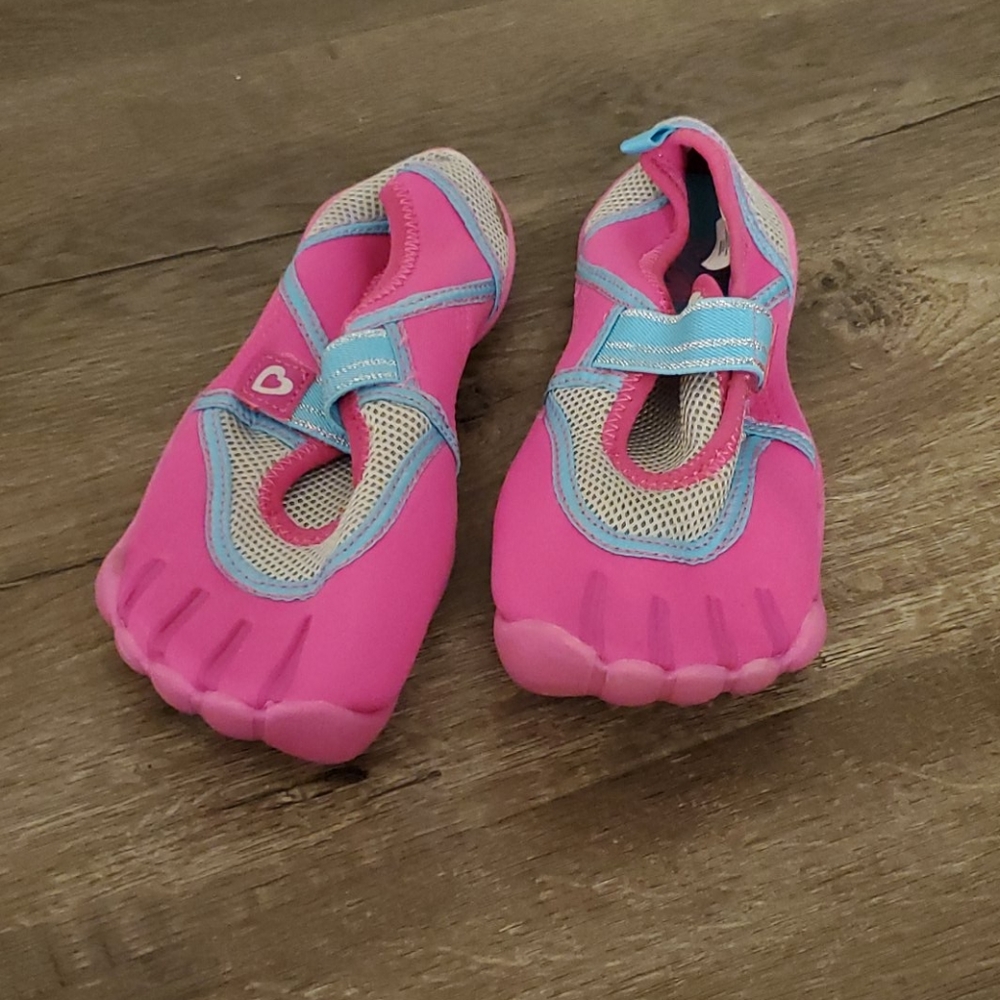 Swimming shoes
